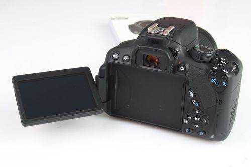 Canon EOS 700D + EF-S 18-55mm 3.5-5.6 is STM Lens