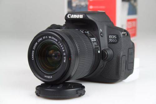 Canon EOS 700D + EF-S 18-55mm 3.5-5.6 is STM Lens