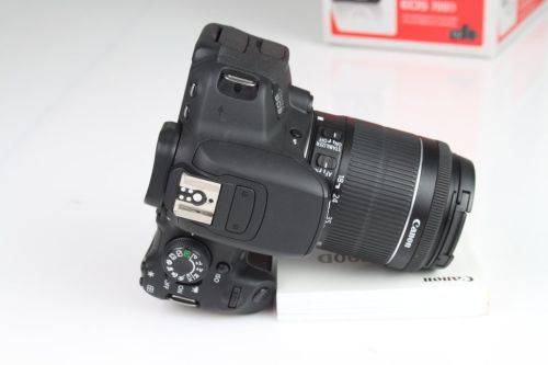 Canon EOS 700D + EF-S 18-55mm 3.5-5.6 is STM Lens
