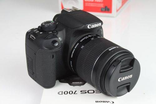 Canon EOS 700D + EF-S 18-55mm 3.5-5.6 is STM Lens