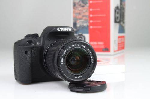 Canon EOS 700D + EF-S 18-55mm 3.5-5.6 is STM Lens