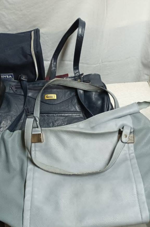 Whole lot of 14 hand bags!!