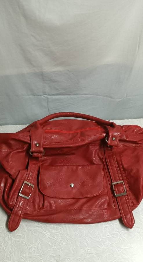 Whole lot of 14 hand bags!!
