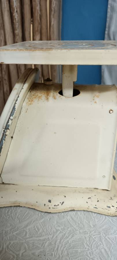 Vintage American Family Scale