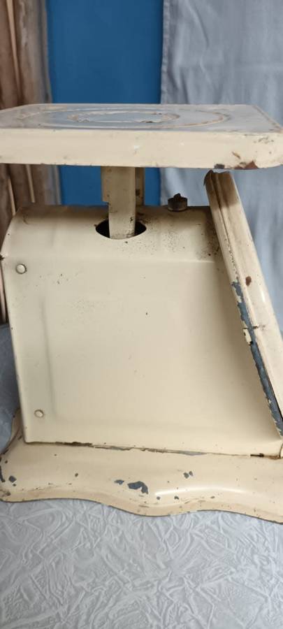 Vintage American Family Scale