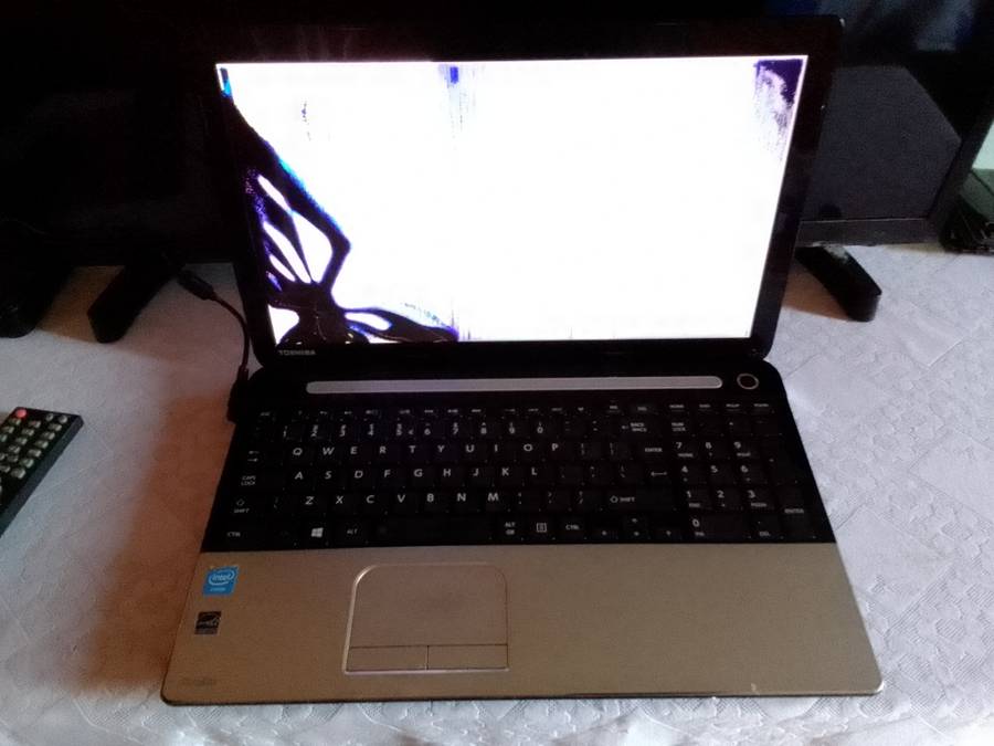 Toshiba Satellite C50 Laptop (Read)