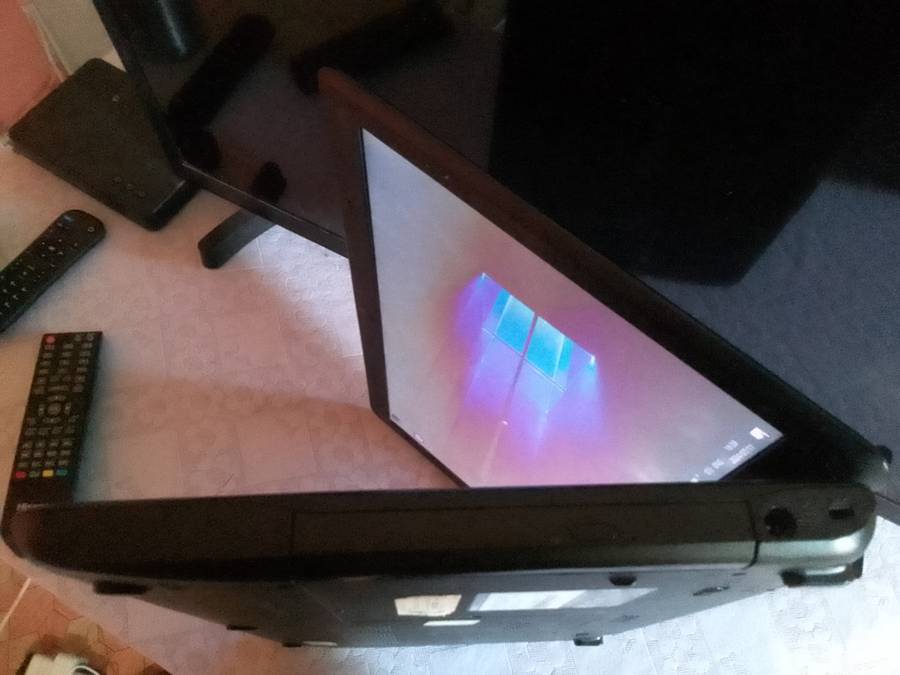 Toshiba Satellite C660 Laptop (Read)