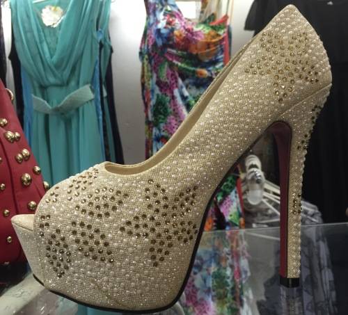 Stunning Party Platform Pumps Size 6
