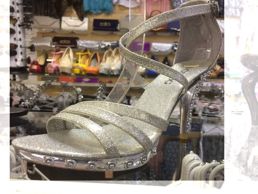 "Clearance Sale" Stunning High Heel Sandals Size 3