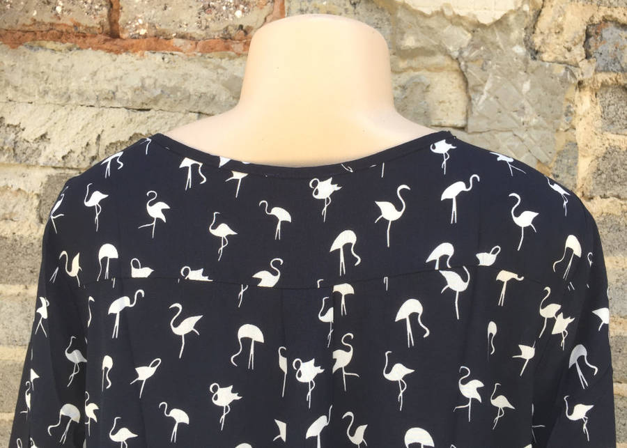 3/4 Sleeve Curved Hem Crane Pattern Top Size 42-44 Dark Blue