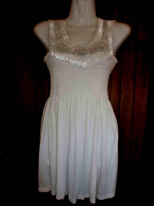 ***NEW ARRIVAL** STUNNING White TOP - 32/34