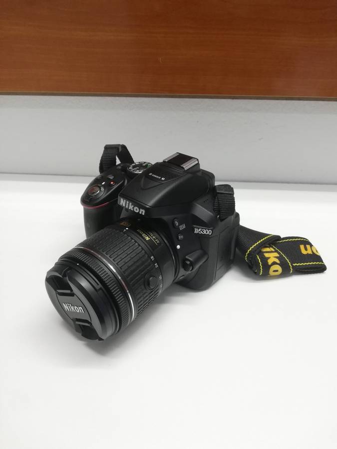Nikon D5300 DSLR 24.2MP with 18-55mm DX VR Lens
