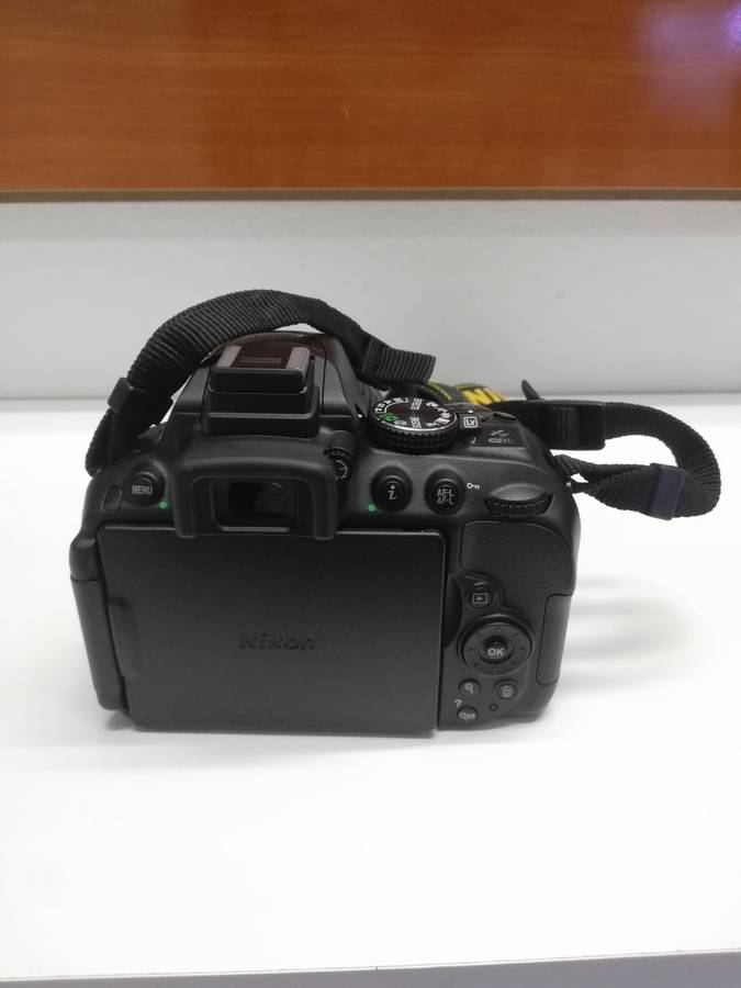Nikon D5300 DSLR 24.2MP with 18-55mm DX VR Lens