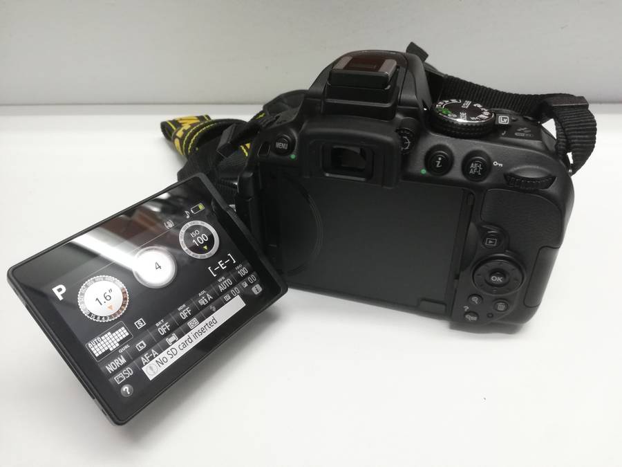 Nikon D5300 DSLR 24.2MP with 18-55mm DX VR Lens