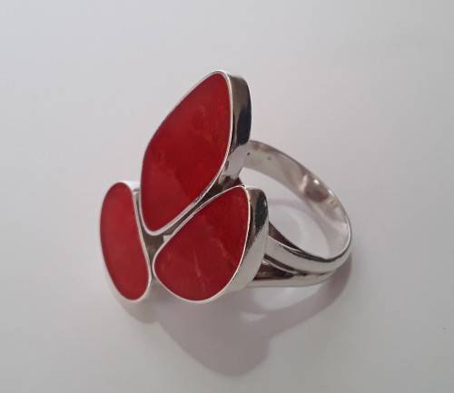A beautifully designed, sterling silver ring with stunning red stones.  Wow!!!