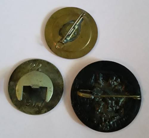 3 x WW2 South Africa badges.  1 bid takes all!