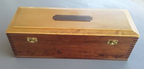 A VINTAGE SOLID YELLOWWOOD AND IMBUIA LARGE BOX BY KARL KNORR.