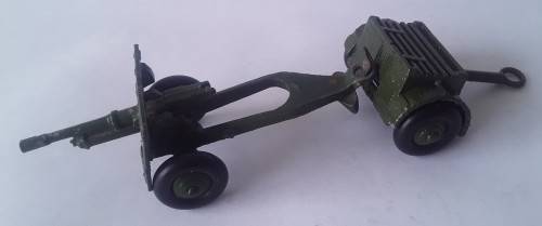 Dinky Toys 25 Pounder Field Gun (no 686) + trailer (no 687). 1958-1970. Made in England.