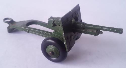 Dinky Toys 25 Pounder Field Gun (no 686) + trailer (no 687). 1958-1970. Made in England.