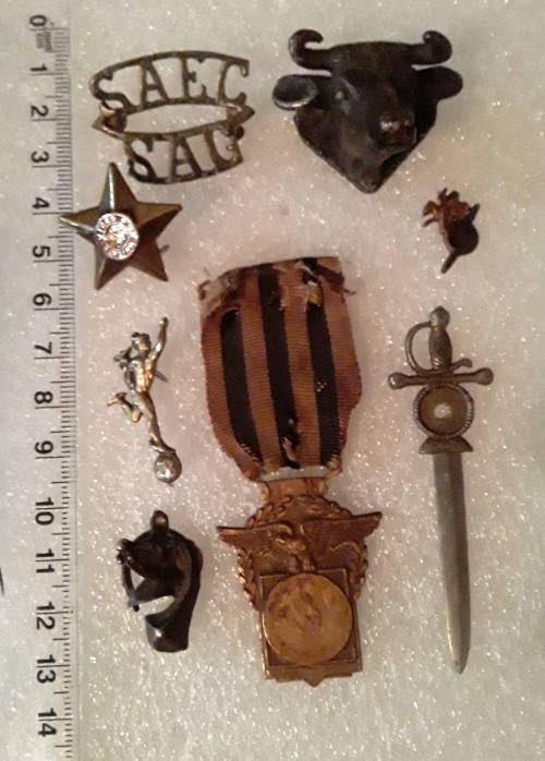 Mixed lot of military items.