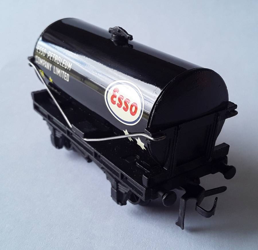 Hornby Dublo D1 Tank Wagon. `ESSO`, Black. No : 4680. Mint in box.