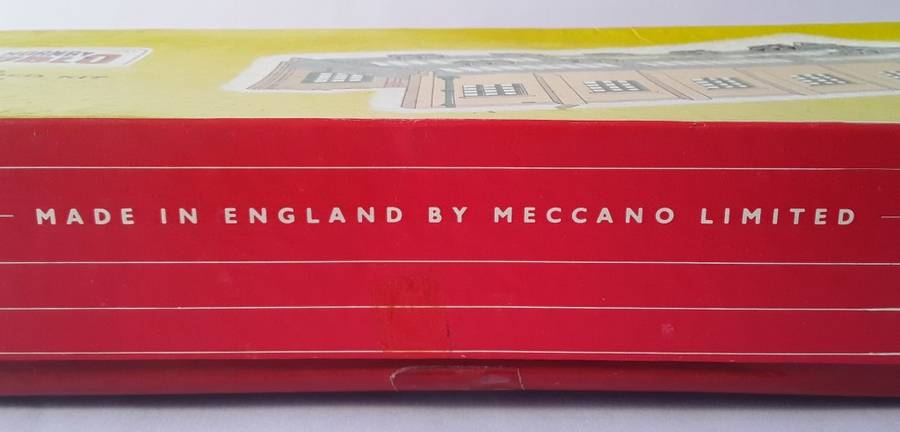 Hornby Dublo Engine Shed Kit. No : 5005. Mint in box.