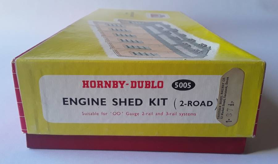 Hornby Dublo Engine Shed Kit. No : 5005. Mint in box.