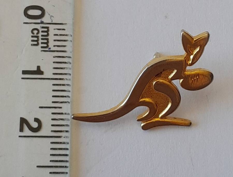 Vintage Australian Rugby Union `Wallaby` Gold Tone Lapel Pin Badge.