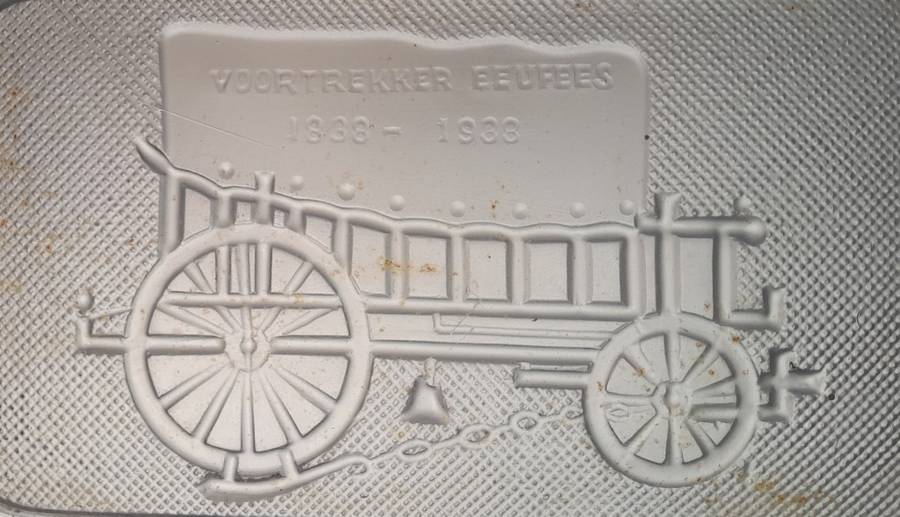 Rare Large `1838-1938 Voortrekker Eeufees` Frosted Glass Ashtray. Excellent Condition. 17 x 11.5 cm.