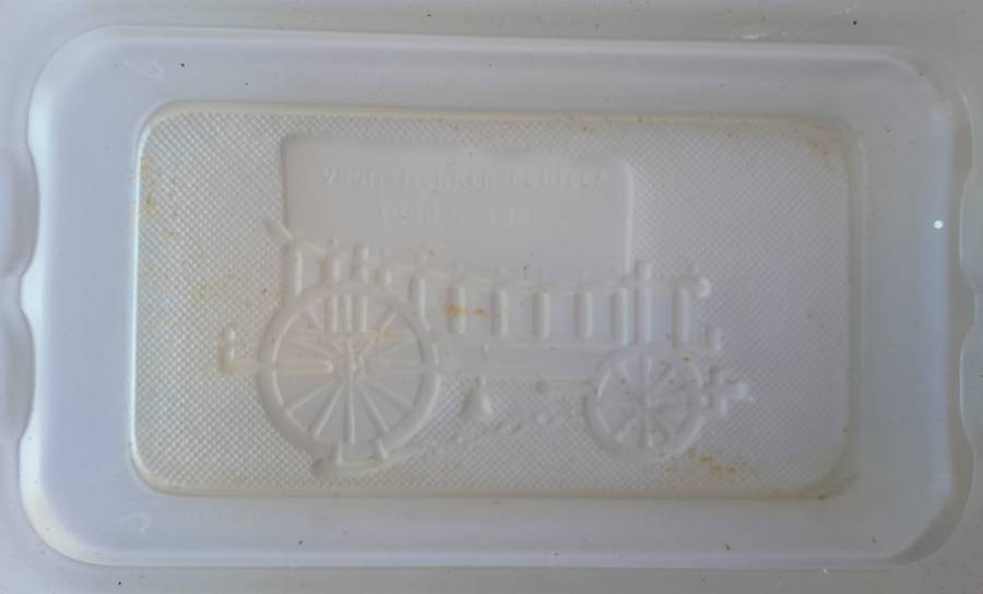 Rare Large `1838-1938 Voortrekker Eeufees` Frosted Glass Ashtray. Excellent Condition. 17 x 11.5 cm.