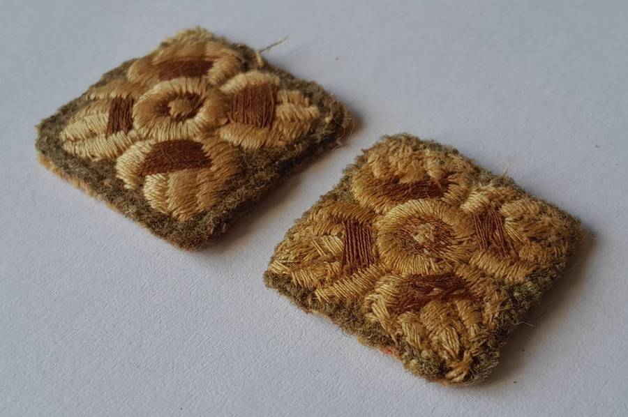 Pair WW1 Cuff Rank Officer`s Pips.