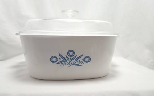 Very large Vintage Corning ware P-84-B, 4 quart lidded dish