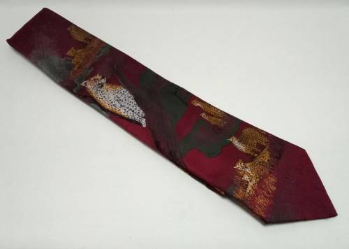 Gorgeous vintage Cravateur endangered wildlife tie - Cheetahs
