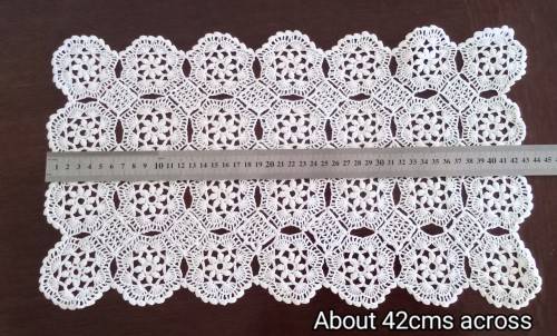 Lovely vintage crocheted tray cloth - 42x25cms