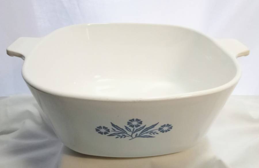 Vintage Corningware cornflower casserole - P2 1/2 B