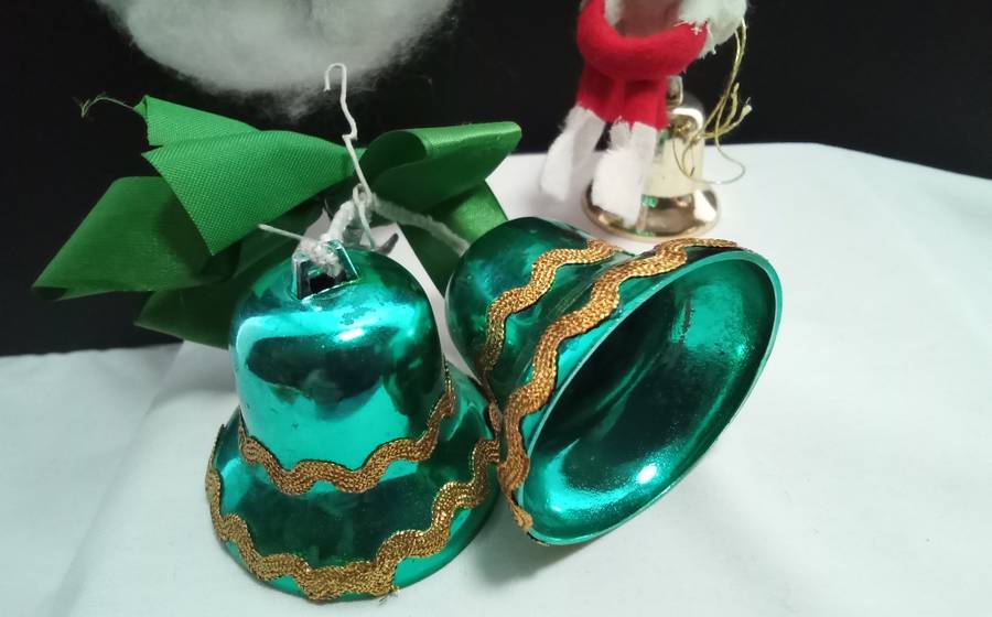Beautiful Vintage Christmas lot of 3 items