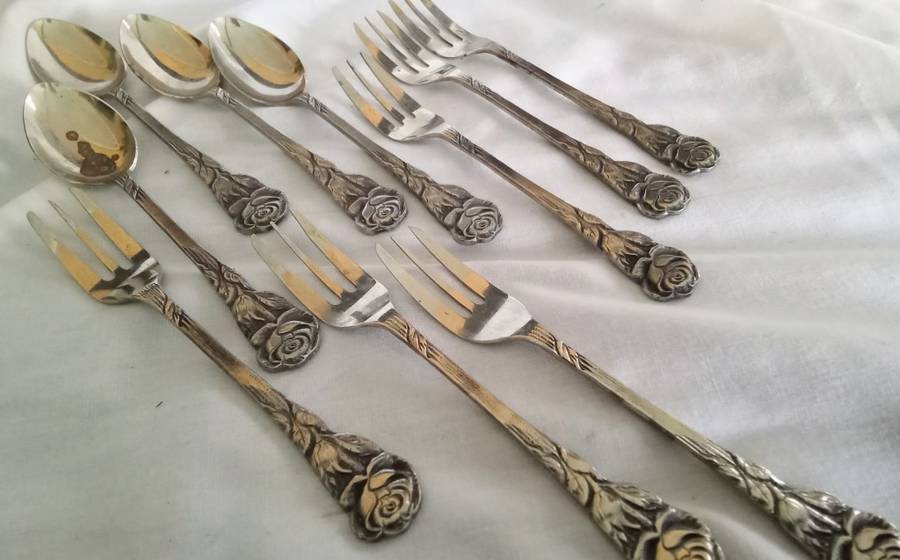 Vintage cake forks (6) and teaspoons (4)