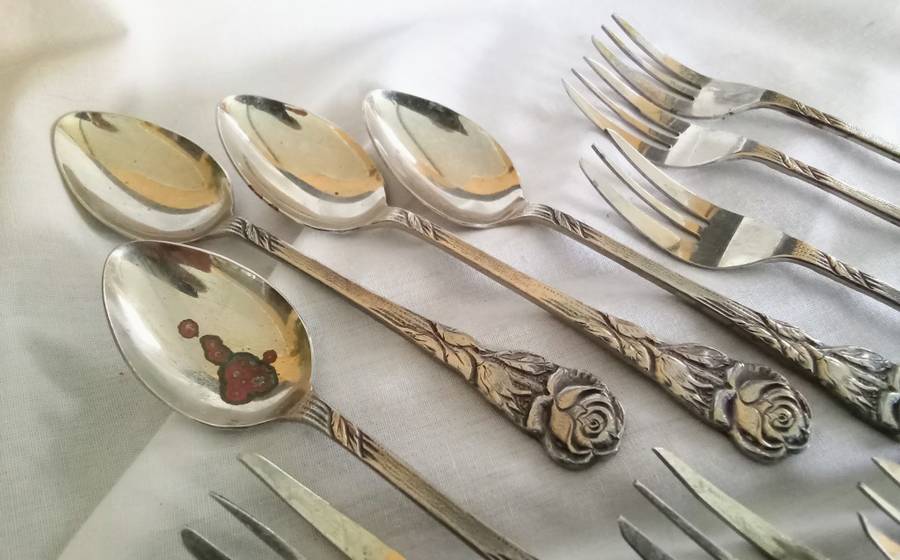 Vintage cake forks (6) and teaspoons (4)
