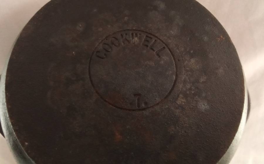 Lovely Cookwell nr.7 cast iron pot with red lid