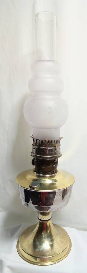 Stunning Aladdin lamp with glass chimney