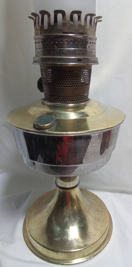 Stunning Aladdin lamp with glass chimney
