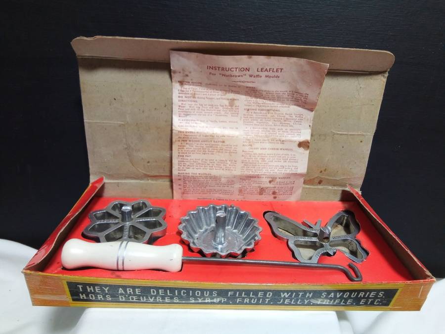 Vintage Nutbrown Waffle Moulds England - with original box and leaflet