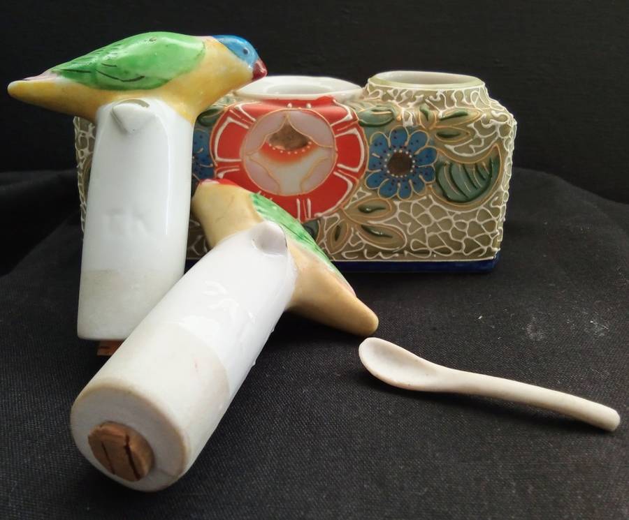 Vintage Takito Kutani Japanese Porcelain Bobbing bird Salt Pepper Shaker