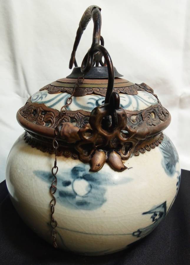 Vintage (possibly antique) oriental crackle glaze opium pot 2
