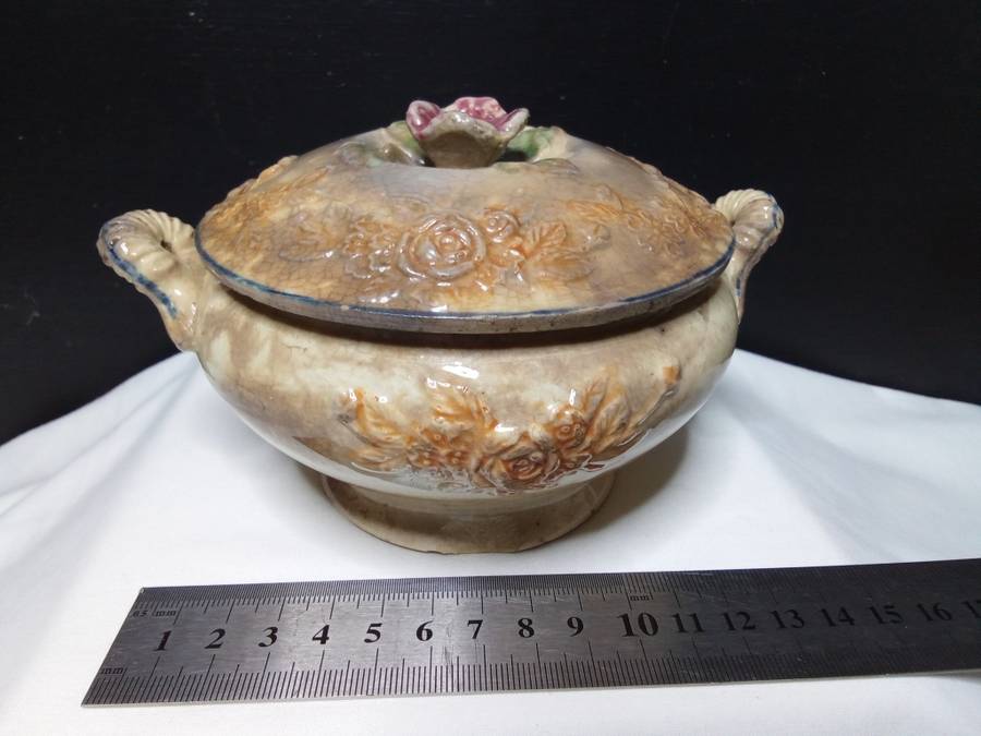 Adorable very old small casserole dish with oid