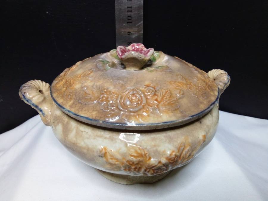 Adorable very old small casserole dish with oid