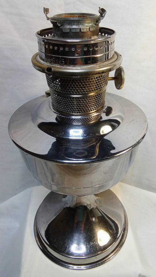 Vintage Aladdin lamp in very good condition