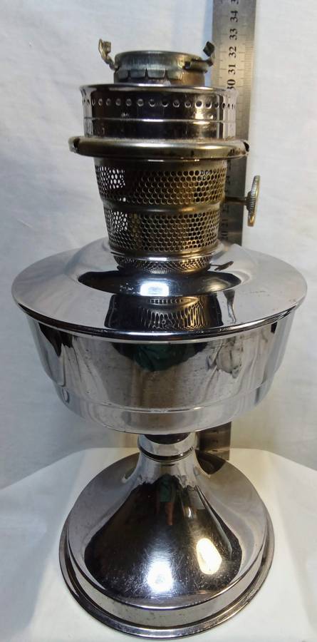 Vintage Aladdin lamp in very good condition