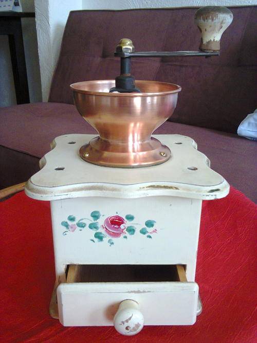 CUTE VINTAGE WOOD AND COPPER COFFEE GRINDER