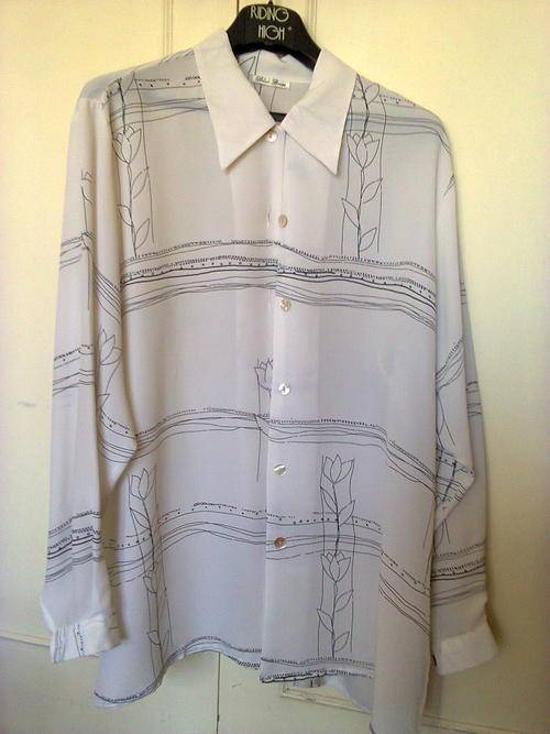 VINTAGE LADIES LONG SLEEVED BLOUSE, AS NEW
